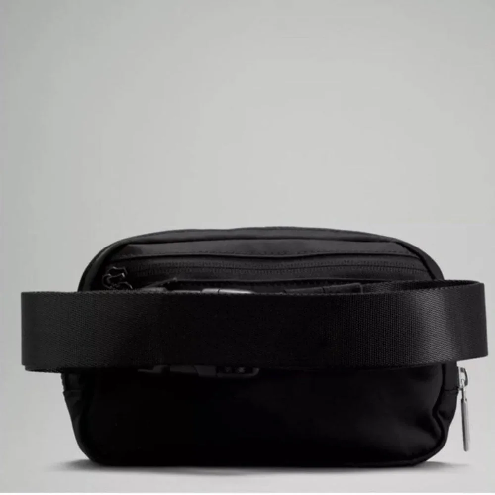 Lululemon Black Everywhere Belt Bag Crossbody Bag Nwt - Picture 3 of 5